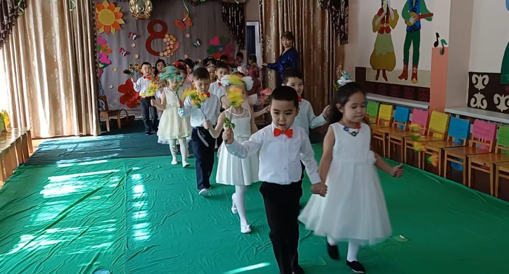 8 -Наурыз аналар мерекесіне "Ана өмір шуағы " тақырыбында ұйымдастырылған іс-шара