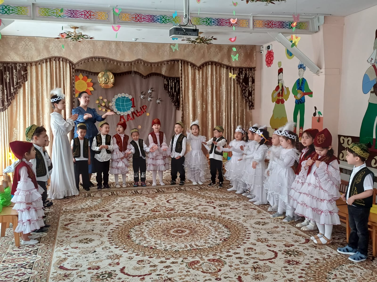 1 мамырға орай музыкалық ойын-сауық  " Бүкіл әлем балалары тату "