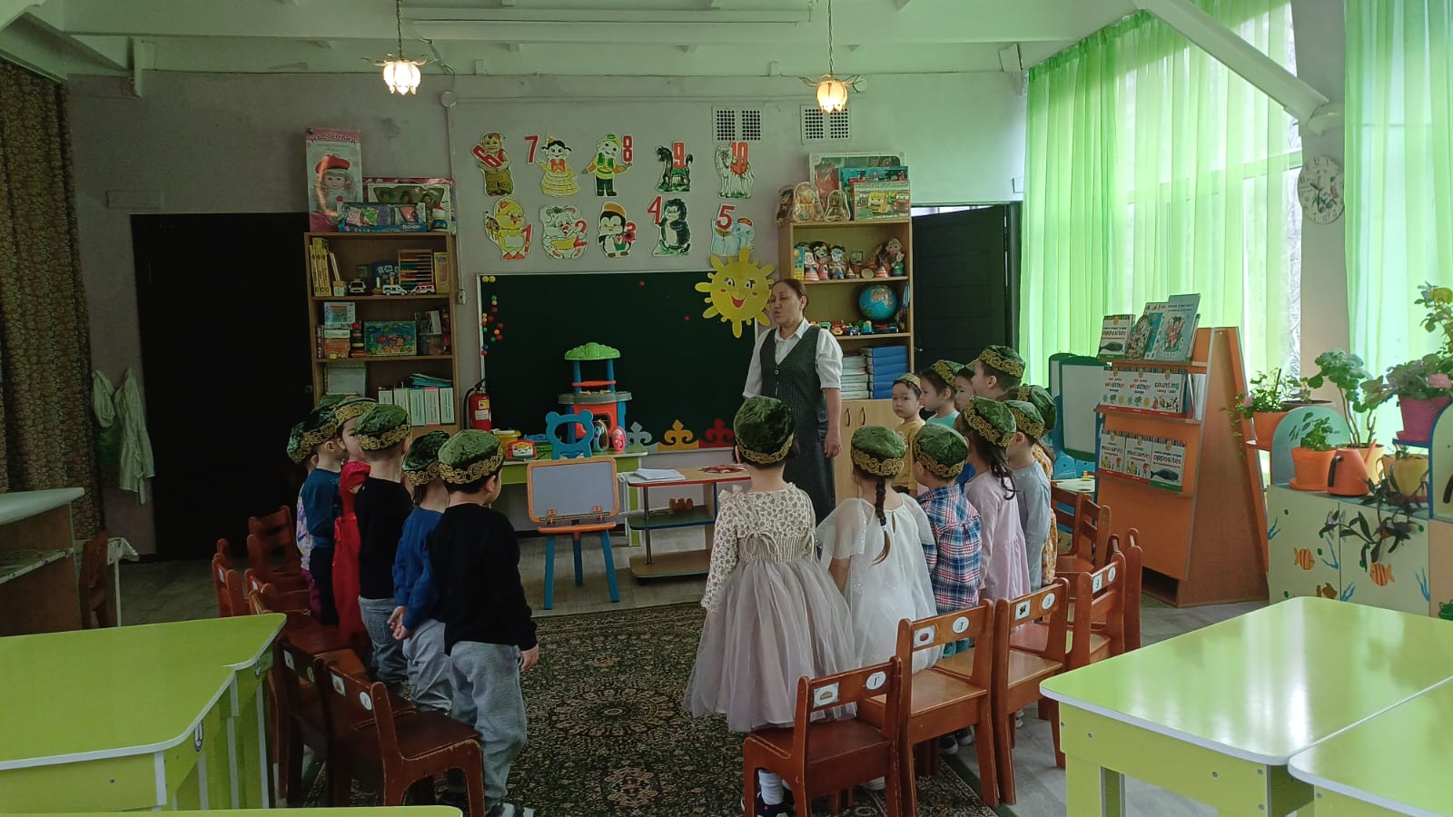 Тақырыптық ұйымдастырылған іс-әрекет: Қоршаған ортамен таныстыру