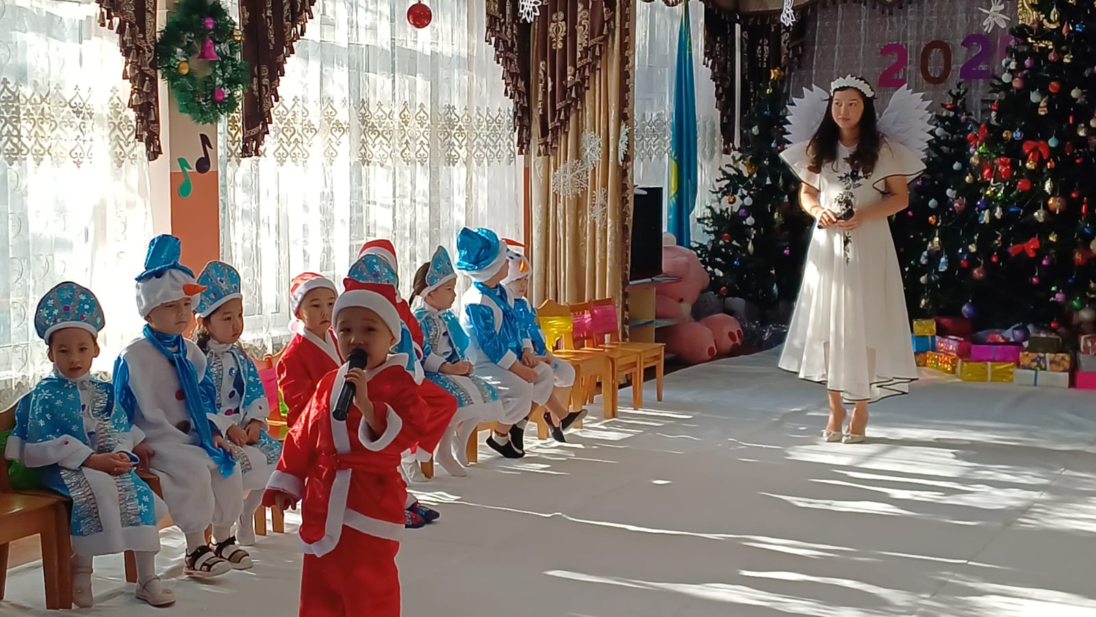 Жаңа жылдық ертеңгілік  " Қош келдің  жаңа жыл  "